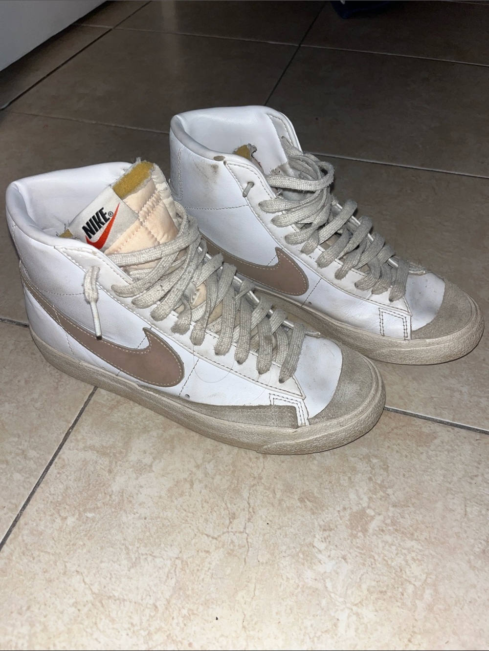 Nike High-Top Sneakers White and light pink